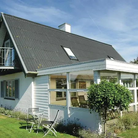 Two-bedroom In Casa vacanze *